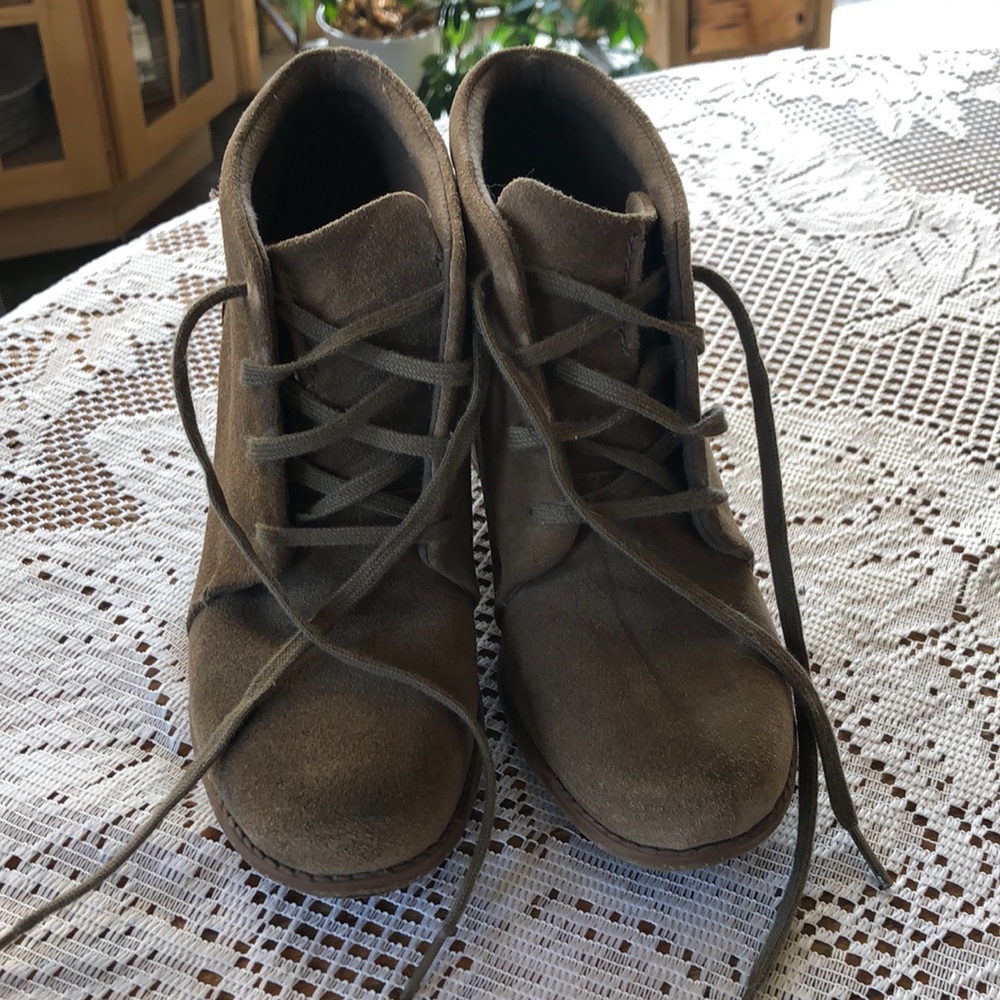 Suede boots